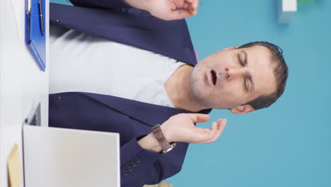 Vertical-video-of-Businessman-with-neck-pain.